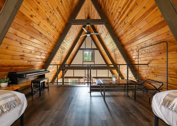 Сasa de vacaciones Hotevilla A-frame With Wi-fi & Pine Tree Views