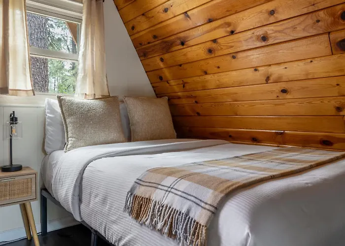 Сasa de vacaciones Hotevilla A-frame With Wi-fi & Pine Tree Views *